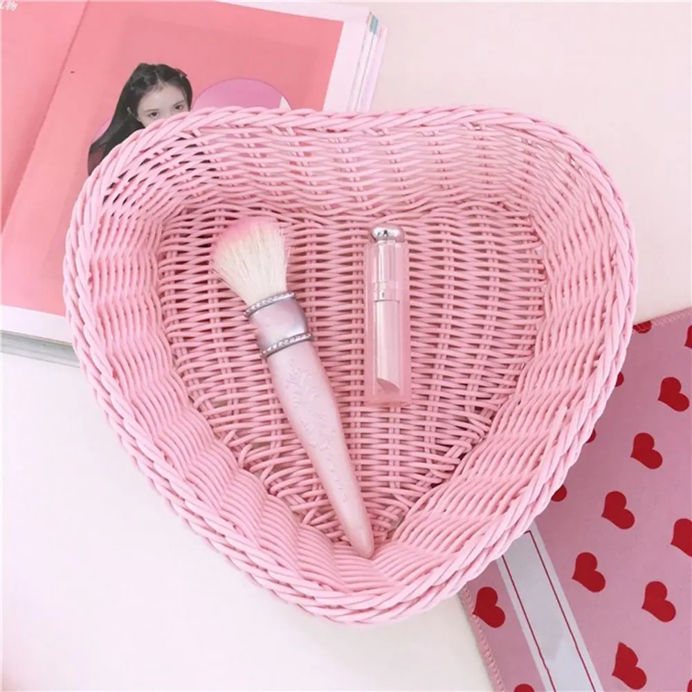 New Hand Woven Imitation Rattan Basket Plastic Heart Shape Wicker Basket Storage Basket Photo Props - Image 4